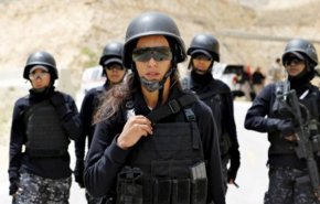 عمّان تعلق على إعلان تجنيد الإناث