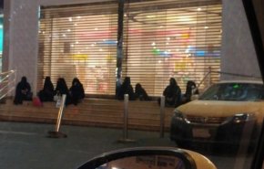  كاتب سعودي: لماذا لا تغلق المطارات وقت الصلاة؟