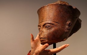مصر تخاطب الإنتربول لتعقب قطع أثرية مصرية بيعت في مزاد بلندن