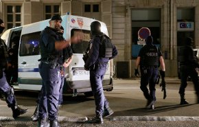 حملة اعتقالات في باريس عقب فوز المنتخب الجزائري