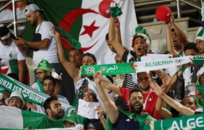 بالفيديو.. جماهير الجزائر تهتف بصوت واحد: 