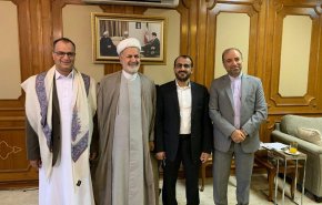 عبد السلام يلتقي السفير الايراني في مسقط + صور