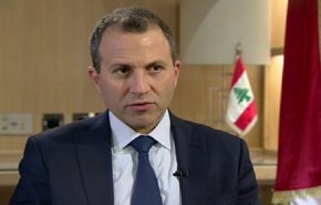 شاهد... جبران باسيل يضع وزيرا صهيونيا في موقف محرج