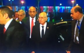  وصول الرئيس الجزائري الى القاهرة لحضور نهائي 