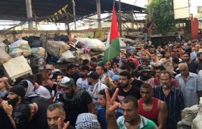 شاهد بالفيديو.. تظاهرة حاشدة في عين الحلوة رفضاً لقرار وزارة العمل اللبنانية