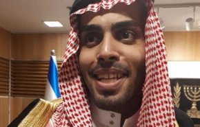 بالفيديو: المطبع السعودي في القدس يبحث عن فتيات الاحتلال!
