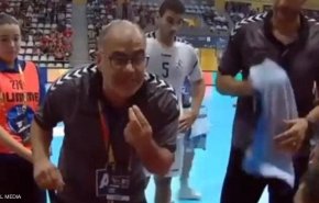 شاهد... فيديو مؤثر لمدرب مصر لكرة اليد في اللحظات الأخيرة من المباراة مع النرويج