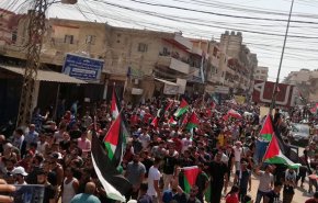 جمعة غضب بمخيمات لبنان... الآلاف يتظاهرون رفضا لإجراءات وزير العمل