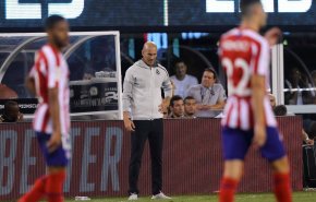 بعد فضيحة الريال أمام أتلتيكو مدريد الجماهير الريالية تطالب بطرد زيدان 