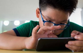 هام جدا.. كيف تحمي أطفالك أثناء استخدام الأجهزة الجوالة؟