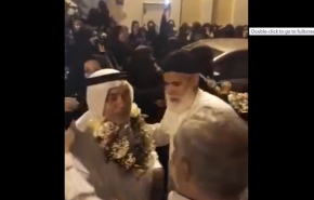 والدة الشهيد الملالي تنثر الورود بعد استشهاد ابنها