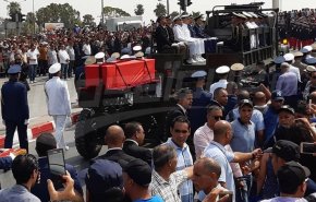 تونس... الكشف عن قصة صورة مورو المثيرة في جنازة السبسي
