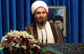 فرض الحظر على ظريف تصرف صبياني ومثير للسخرية