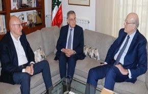 ما خلفيات تحرك رؤساء الوزراء اللبنانيين السابقين؟