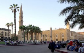 على الهواء ..شاب يسب وزير الأوقاف المصري