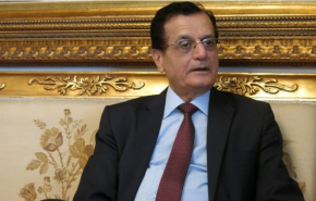 عدنان منصور: ادراج ظريف على لائحة الحظر قرار احمق