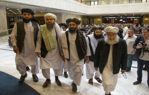 'طالبان' والمبعوث الأمريكي يوقعان 'سلام أفغانستان'