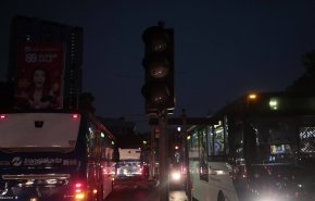 عشرات الملايين في أندونيسيا يحرمون من التيار الكهربائي + فيديو