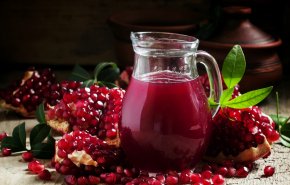 بالفيديو.. تعرف على فوائد عصير الرمان وأسهل طريقة لصنعه