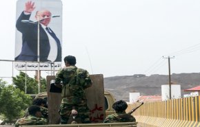 شاهد بالفيديو... انسحاب المدرعات السعودية من قصر المعاشيق في عدن