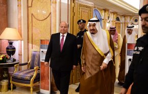 الملك سلمان وولي عهده يستقبلان هادي الهارب