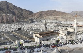 حجاج بيت الله الحرام يواصلون أداء المناسك في مشعر منى+فيديو