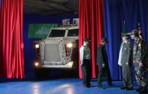 ايران تزيح الستار عن ناقلة جند مدرعة ومركبة تكتيكية