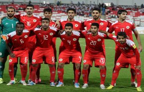 بالصور.. المنتخب البحريني يزور مرقد الامام الحسين (ع)