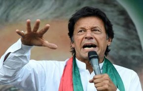 عمران خان يتحدى الهند بزيارة كشمير