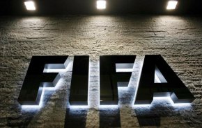 الفيفا يعاقب مدربا إفريقيا بالإيقاف مدى الحياة!
