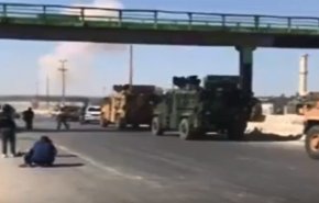 شاهد: قصف جوي يوقف تقدم الرتل التركي الضخم في سوريا