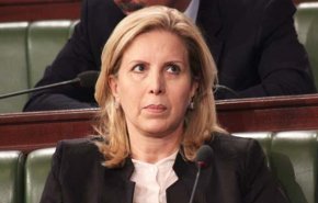 مرشحة الرئاسة التونسية تقع في موقف محرج على الهواء مباشرة! + فيديو