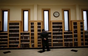 فضيحة تهز نيويورك..اعتداءات جنسية من قبل معلم ومدير بمدرسة!!