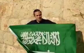 عندما تتساقط أوراق التوت عن علاقة السعودية مع الاحتلال
