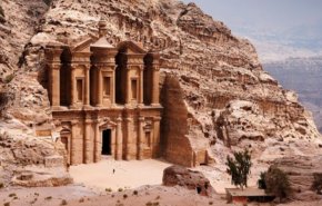 اطلاق النار على حافلة سياحية في البتراء