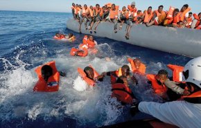 إنقاذ أكثر من 400 مهاجر قبالة السواحل الليبية 