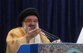 خطيب جمعة طهران: اميركا واوروبا وجهان لعملة واحدة