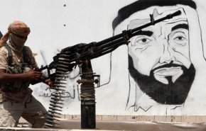 إزاحة صورة 'إبن زايد' من على سد مأرب ودوسها بالنعال