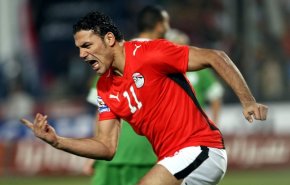 شاهد عمرو زكي في أول ظهورله بعد الحادث الخطير!