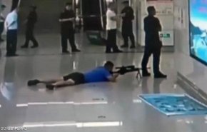 قناص بارع ينقذ فتاة من موت محقق