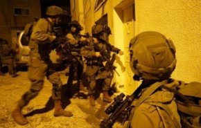 كيان الإحتلال يعتقل 12 فلسطينيا بالضفة الغربية