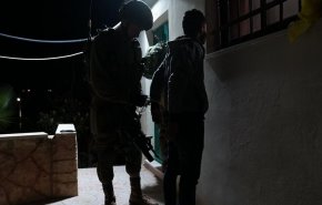 الاحتلال يعتقل 8 فلسطينيين من الضفة الغربية والقدس
