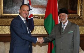 بن علوي يلتقي نظيره البريطاني في لندن لبحث القضايا الإقليمية