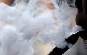 بعد وفاة 5 اشخاص بسبب السجائر الإلكترونية.. تقرير بريطاني غريب!