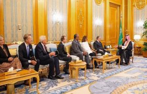 ابن سلمان يلتقي رئيس وفد القيادات المسيحية الإنجيلية