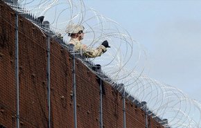 الولايات المتحدة تحتفظ بآلاف الجنود على الحدود مع المكسيك
