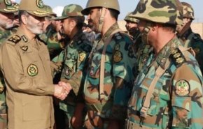 قائد الجيش يتفقد وحدة صاروخية للقوة البرية وسط البلاد