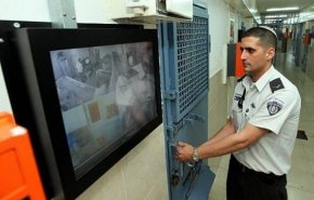 اسير فلسطيني يستمر في الاضراب عن الطعام بسجون الاحتلال