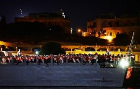 إيطاليا تسمح لسفينة إنقاذ بإنزال مهاجرين في لامبيدوسا