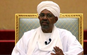 المحكمة تحذف تهمة حيازة العملة الوطنية عن البشير